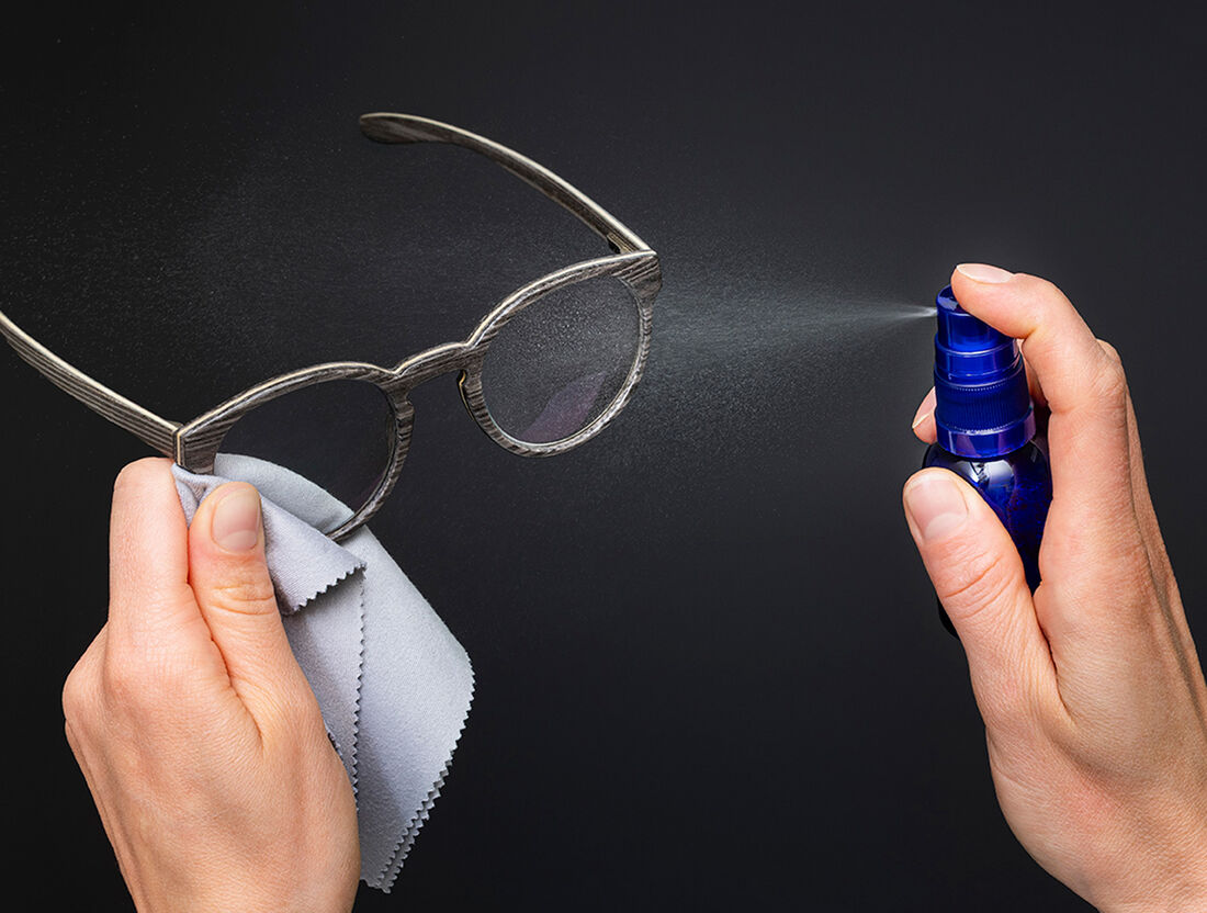 Curățarea ochelarilor cu spray GLASKLAR